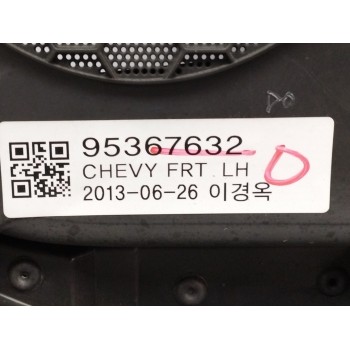 Recambio de guarnecido puerta delantera izquierda para chevrolet trax 1.7 diesel cat referencia OEM IAM 95367632  