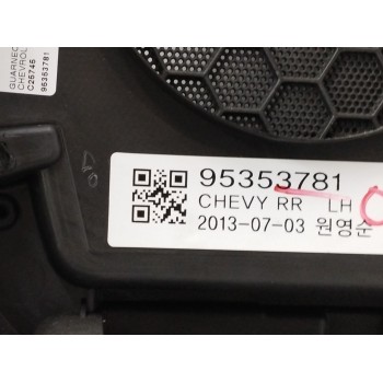 Recambio de guarnecido puerta trasera izquierda para chevrolet trax 1.7 diesel cat referencia OEM IAM 95353781  