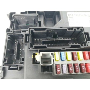Recambio de caja reles / fusibles para opel corsa d opc referencia OEM IAM 13321078  