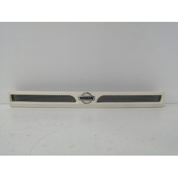 Recambio de rejilla delantera para nissan trade 100 3.0 turbodiesel referencia OEM IAM X001207228  