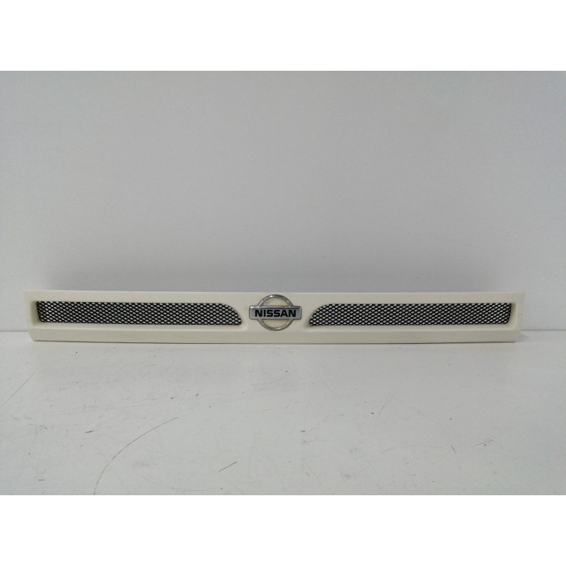 Recambio de rejilla delantera para nissan trade 100 3.0 turbodiesel referencia OEM IAM X001207228  