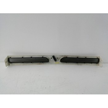 Recambio de rejilla delantera para nissan trade 100 3.0 turbodiesel referencia OEM IAM X001207228  
