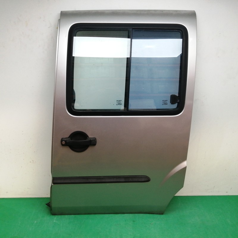 Recambio de puerta lateral corredera izquierda para fiat doblo (119) 1.9 diesel cat referencia OEM IAM 51934381 OBSERVAR FOTOS 
