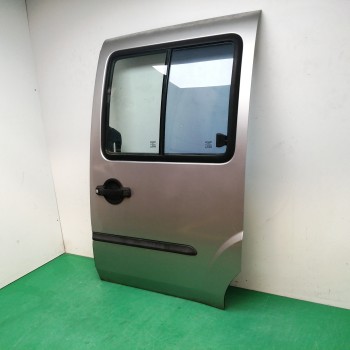 Recambio de puerta lateral corredera izquierda para fiat doblo (119) 1.9 diesel cat referencia OEM IAM 51934381 OBSERVAR FOTOS 