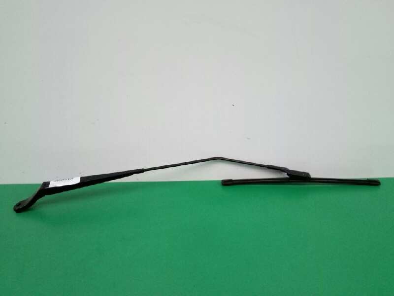 Recambio de brazo limpia delantero derecho para peugeot 208 style referencia OEM IAM 9673292080 Recambio de brazo limpia delantero derecho para peugeot 208 style referencia OEM IAM 9673292080
