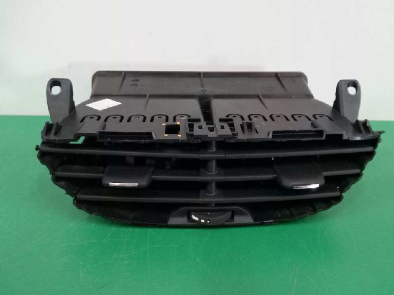 Recambio de rejilla aireadora para peugeot 208 style referencia OEM IAM 9672848677 CENTRAL Recambio de rejilla aireadora para peugeot 208 style referencia OEM IAM 9672848677 CENTRAL