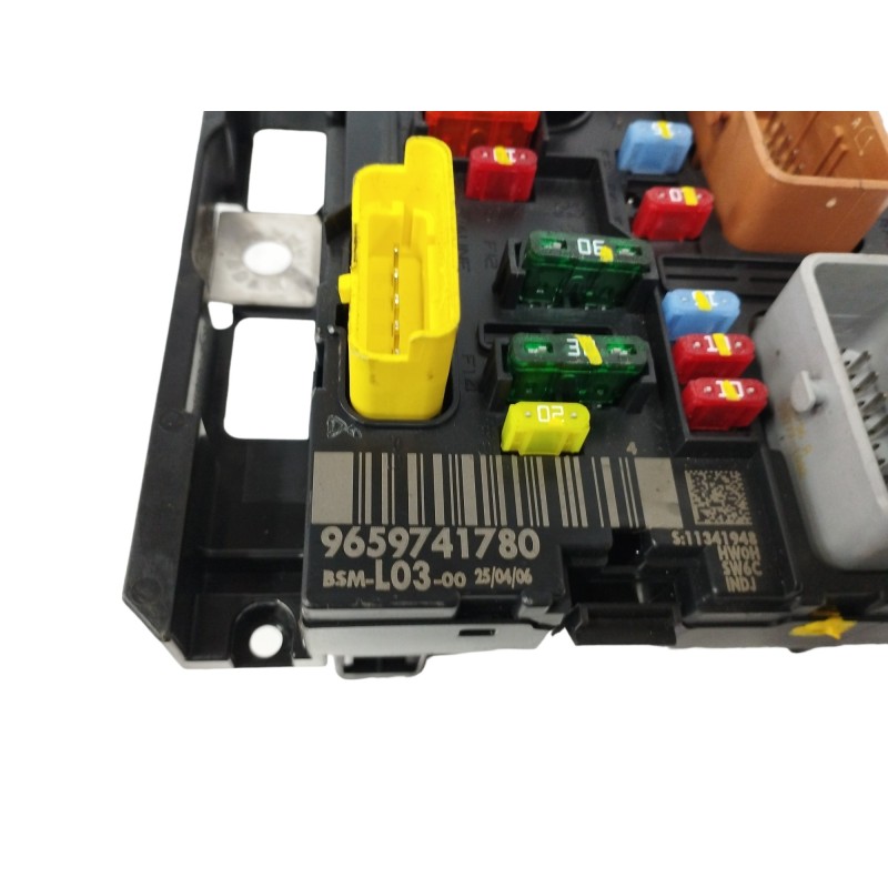 CAJA RELES / FUSIBLES