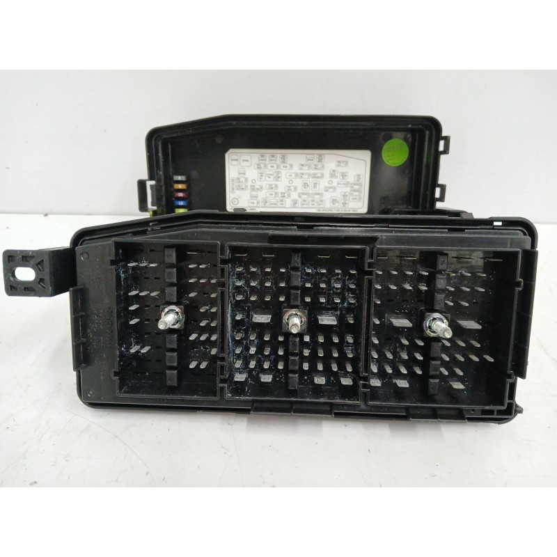 CAJA RELES / FUSIBLES