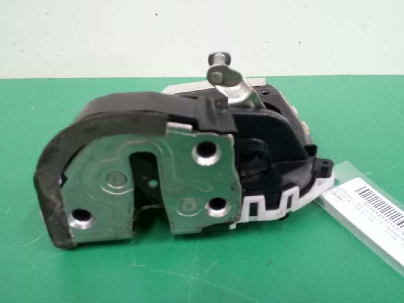 Recambio de cerradura puerta trasera derecha para toyota yaris 1.4 turbodiesel cat referencia OEM IAM   