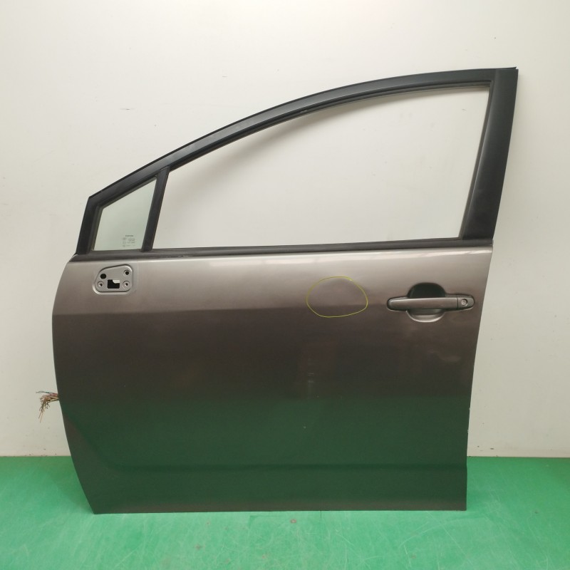 Recambio de puerta delantera izquierda para toyota corolla verso (r1) 2.2 d-cat referencia OEM IAM  OBSERVAR FOTOS 