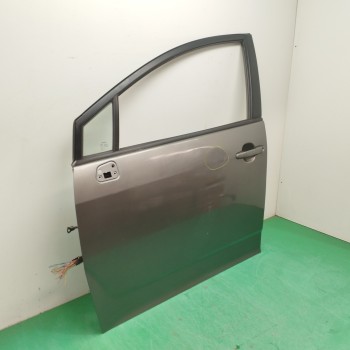 Recambio de puerta delantera izquierda para toyota corolla verso (r1) 2.2 d-cat referencia OEM IAM  OBSERVAR FOTOS 