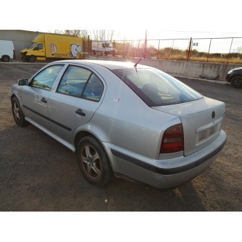 skoda octavia berlina (1u2) del año 1998