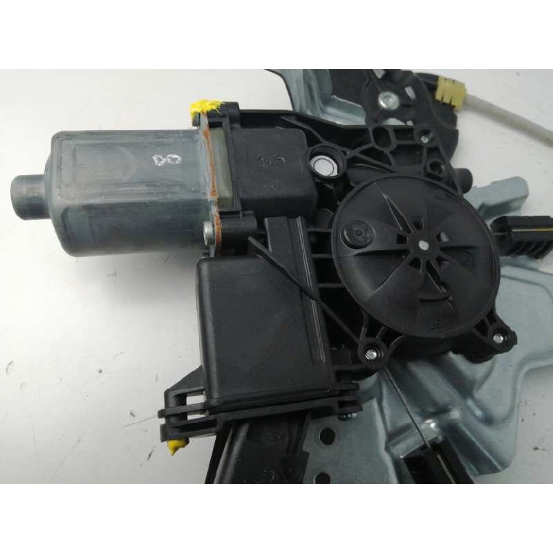 ELEVALUNAS DELANTERO DERECHO 964838112 966432200