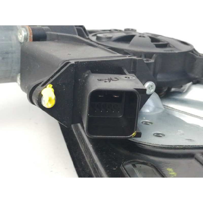 ELEVALUNAS DELANTERO DERECHO 964838112 966432200