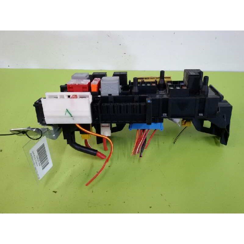 CAJA RELES / FUSIBLES