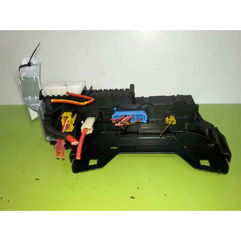 CAJA RELES / FUSIBLES