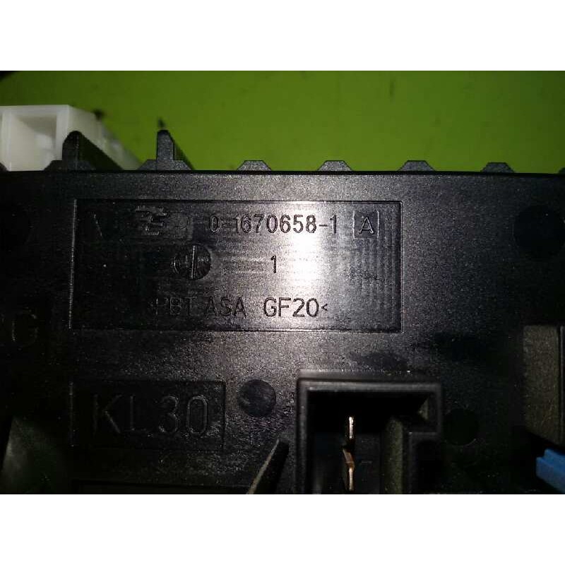 CAJA RELES / FUSIBLES