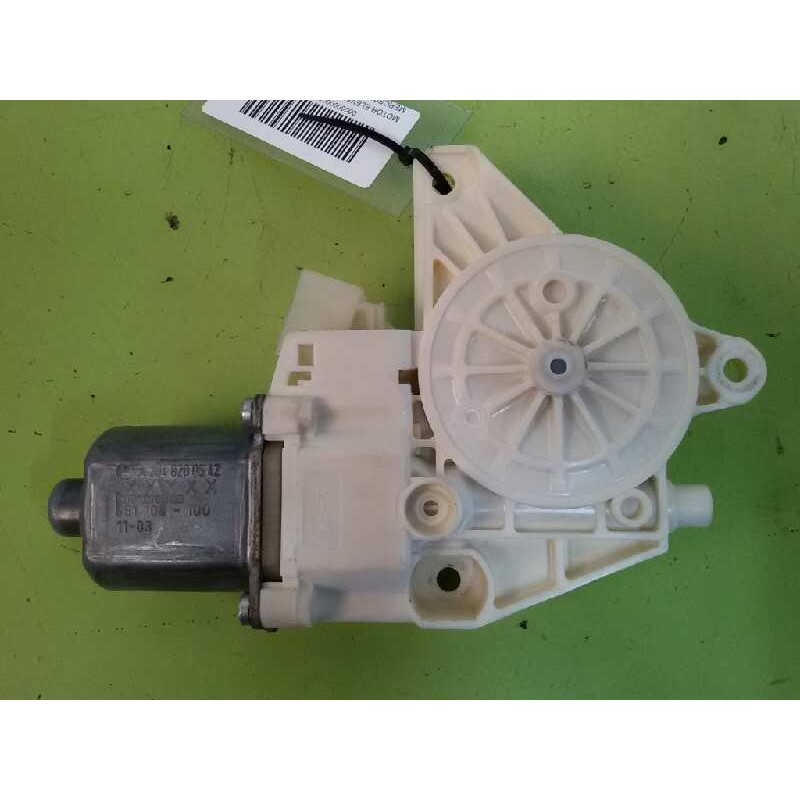 MOTOR ELEVALUNAS TRASERO DERECHO 0130822504