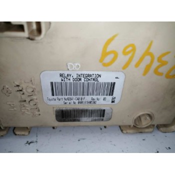 Recambio de caja reles / fusibles para toyota avensis berlina (t25) 2.0 turbodiesel cat referencia OEM IAM 82641CA010F  