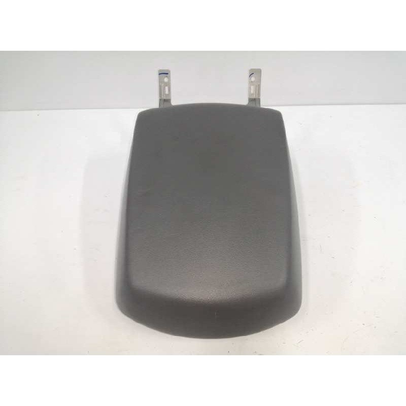 Recambio de apoyabrazos central para ssangyong rodius ii 2.2 xdi referencia OEM IAM  SOLO LA TAPA 