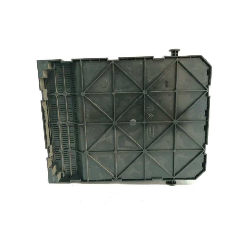 CAJA RELES / FUSIBLES