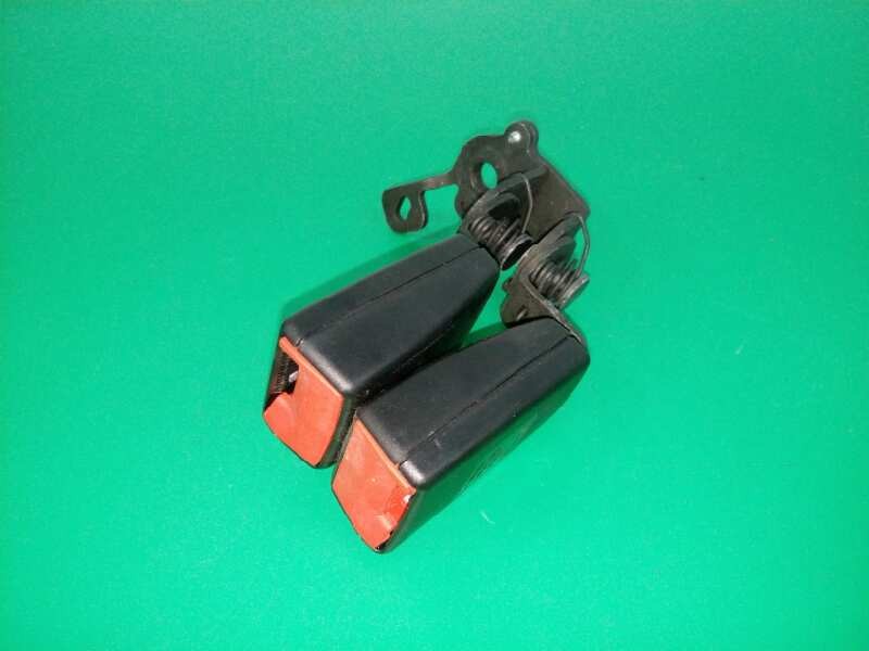 Recambio de enganche cinturon izquierdo para seat leon (5f1) 1.2 tsi referencia OEM IAM 5F0857739 TRASERO Recambio de enganche cinturon izquierdo para seat leon (5f1) 1.2 tsi referencia OEM IAM 5F0857739 TRASERO