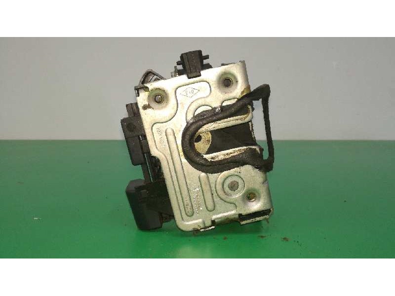 Recambio de cerradura puerta delantera derecha para dacia sandero laureate referencia OEM IAM 8200735224  
