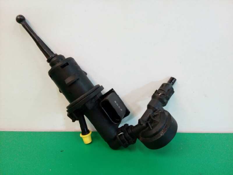Recambio de bomba embrague para volkswagen golf vi (5k1) advance referencia OEM IAM 1K0721388Q Recambio de bomba embrague para volkswagen golf vi (5k1) advance referencia OEM IAM 1K0721388Q