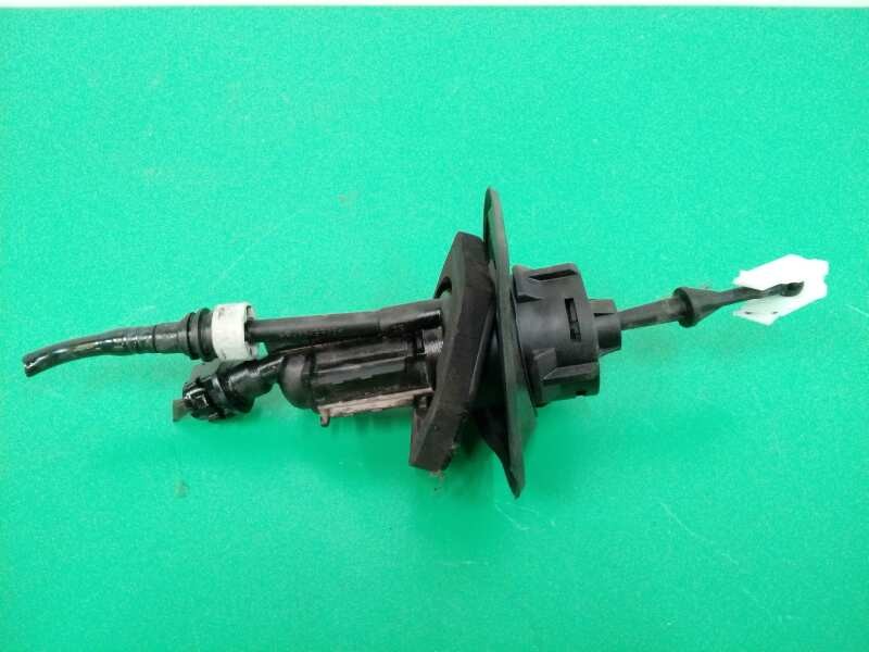 Recambio de bomba embrague para ford kuga (cbv) trend referencia OEM IAM 3M517A542AG  