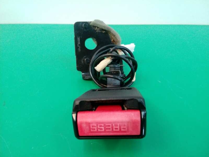Recambio de enganche cinturon izquierdo para peugeot 308 sport referencia OEM IAM TRASERO Recambio de enganche cinturon izquierdo para peugeot 308 sport referencia OEM IAM TRASERO