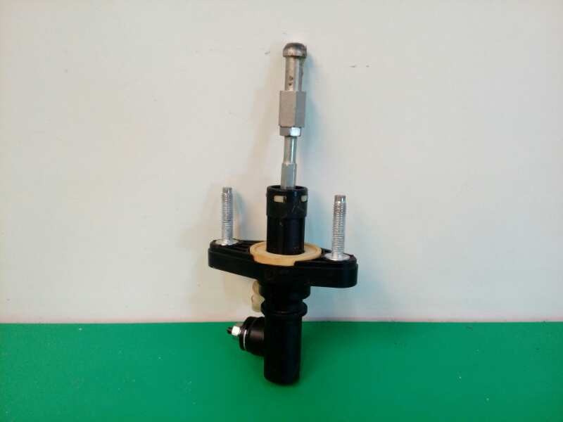 Recambio de bomba embrague para toyota yaris active referencia OEM IAM 314200D160C  