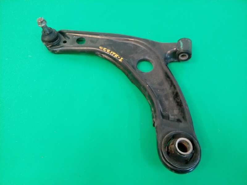 Recambio de brazo suspension inferior delantero izquierdo para toyota yaris active referencia OEM IAM   