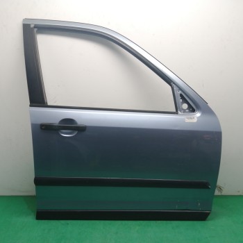 PUERTA DELANTERA DERECHA NECESITA REPARACION 