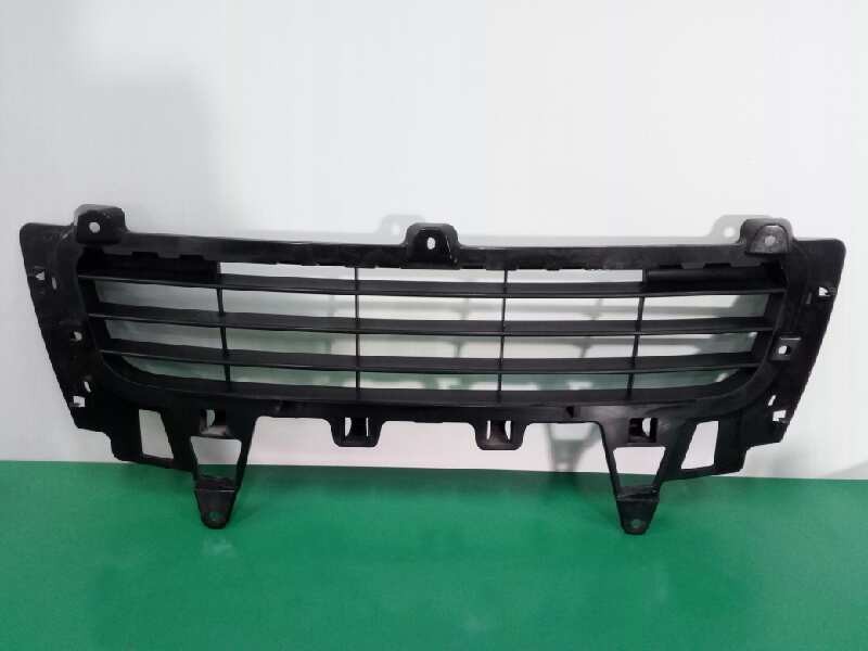 Recambio de rejilla paragolpes central para porsche cayenne (typ 9pa1) s referencia OEM IAM 7L5807683E  