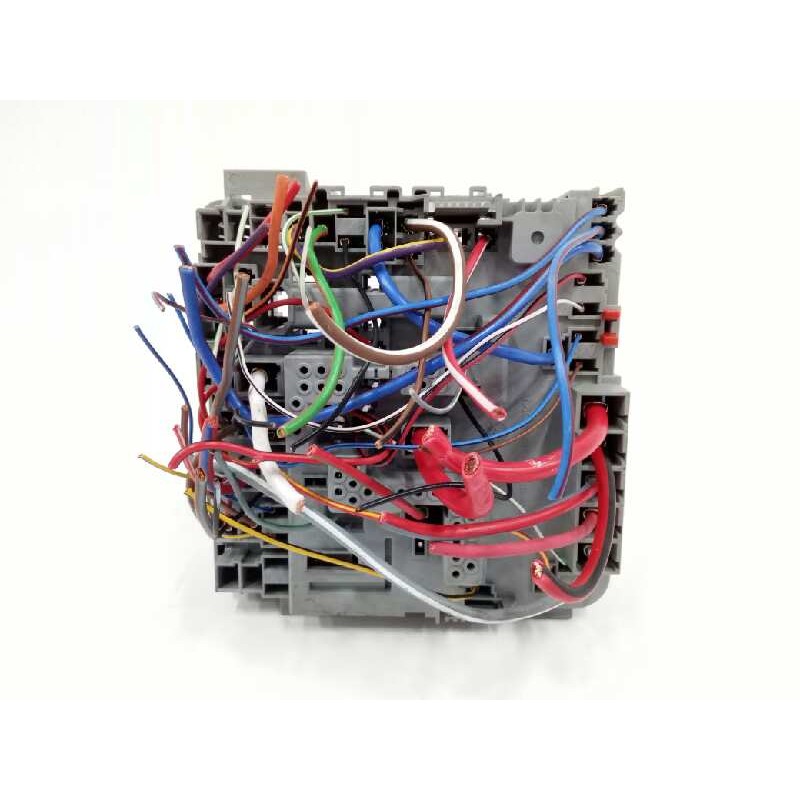 CAJA RELES / FUSIBLES