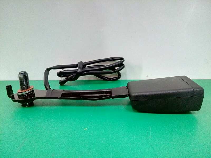 Recambio de enganche cinturon izquierdo para hyundai h350 kasten 2.5 crdi cat referencia OEM IAM 8988959100TRY M08310206 