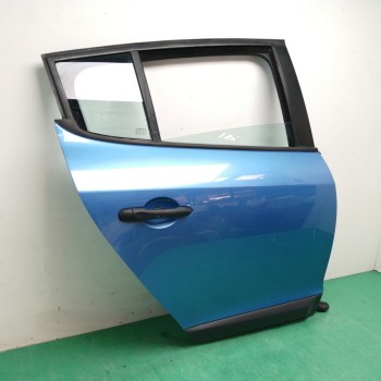Recambio de puerta trasera derecha para renault megane iii berlina 5 p 1.6 16v referencia OEM IAM   