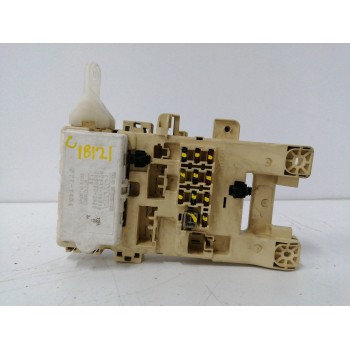 CAJA RELES / FUSIBLES 8264116010 0689002430 