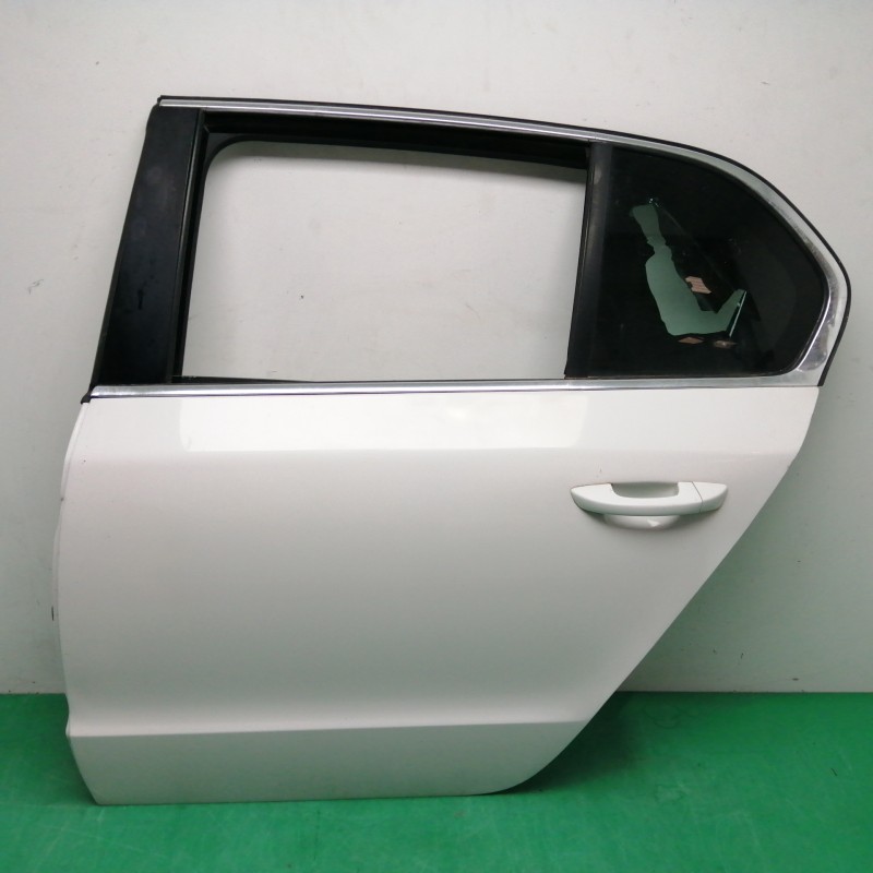 Recambio de puerta trasera izquierda para skoda superb combi (3t5) ambition referencia OEM IAM  OBSERVAR FOTOS 
