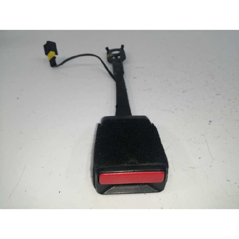 ENGANCHE CINTURON DERECHO DELANTERO