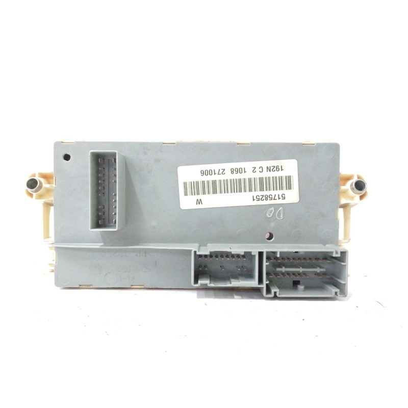 CAJA RELES / FUSIBLES