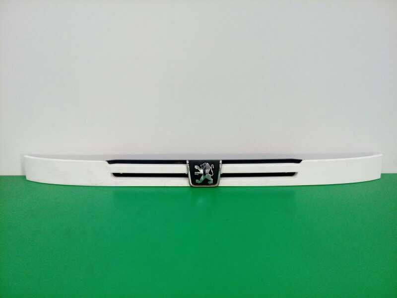 Recambio de rejilla delantera para peugeot boxer caja cerr. acristalado (rs2850)(230)(´02) 2.0 cat referencia OEM IAM 1304863080