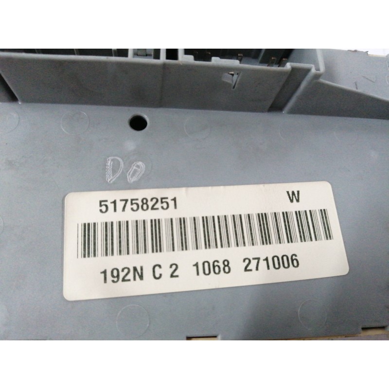 CAJA RELES / FUSIBLES