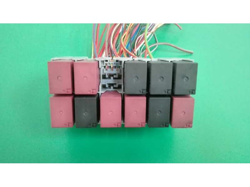 Recambio de caja reles / fusibles para jeep renegade 1.6 m-jet cat referencia OEM IAM 51882145  