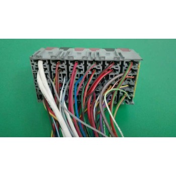 Recambio de caja reles / fusibles para jeep renegade 1.6 m-jet cat referencia OEM IAM 51882145  