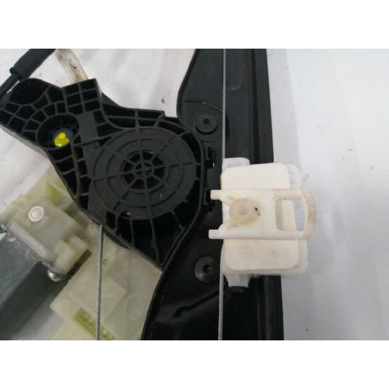 ELEVALUNAS DELANTERO DERECHO