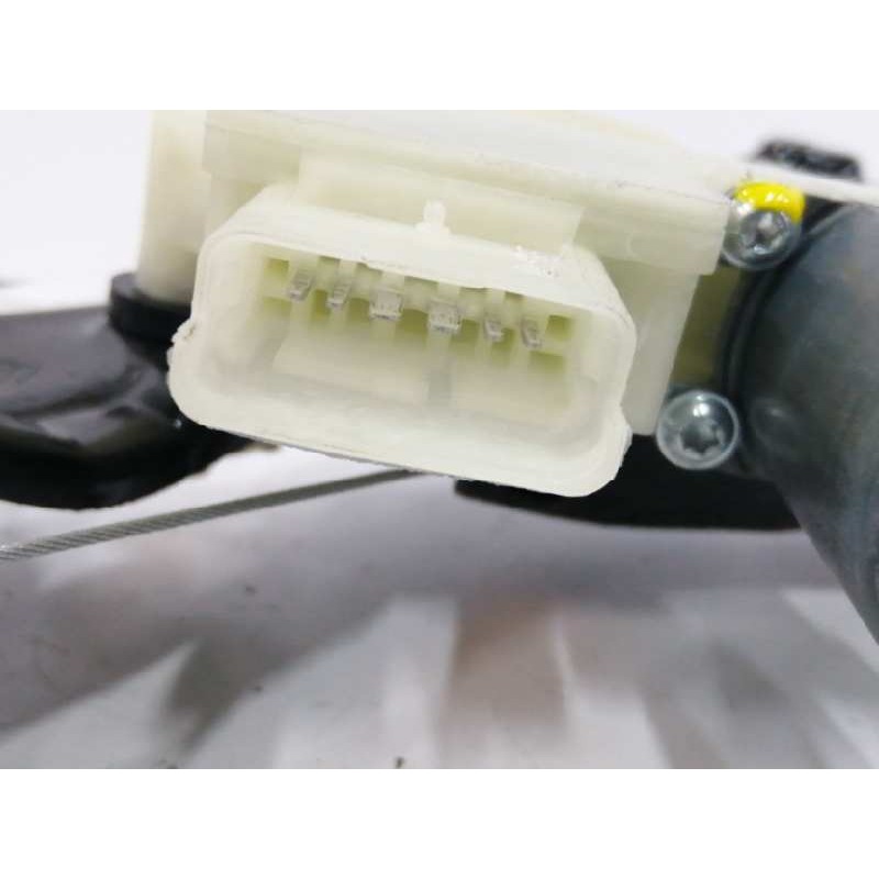 ELEVALUNAS DELANTERO DERECHO