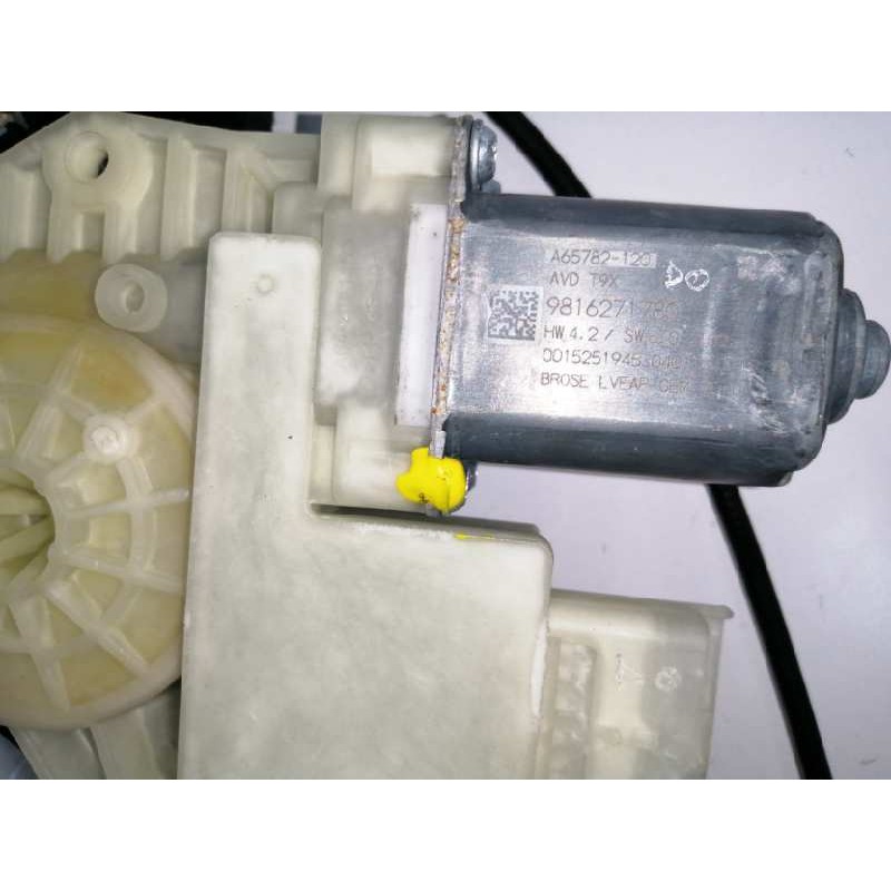 ELEVALUNAS DELANTERO DERECHO