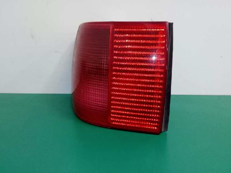 Recambio de piloto trasero izquierdo para audi 80 avant 2.0 referencia OEM IAM 29632102  