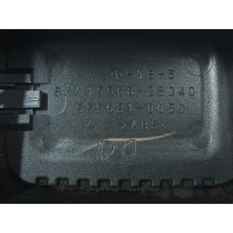 REJILLA AIREADORA CENTRAL IZQUIERDA 1556823040